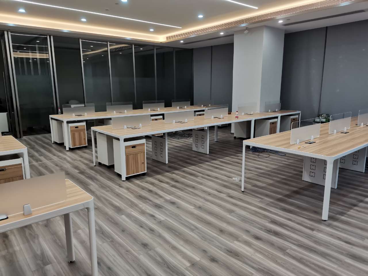 企業(yè)做板式辦公家具有哪些好處？